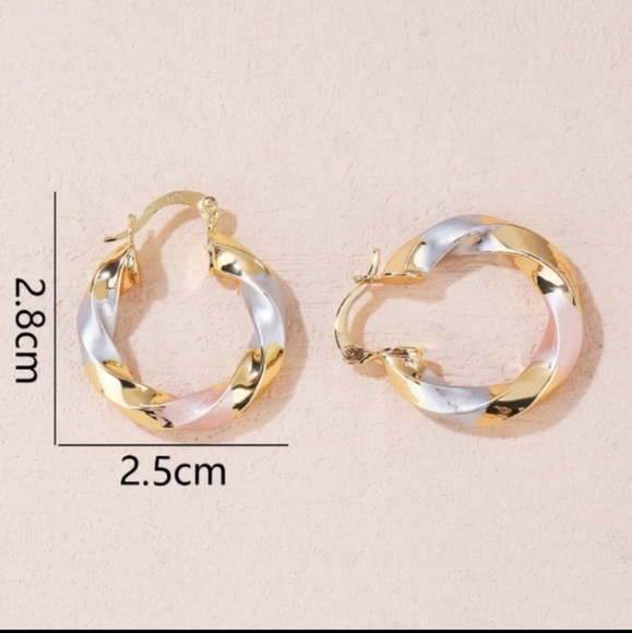 🎄14k Gold Plated Tri Tone Earrings - Picture 6 of 17